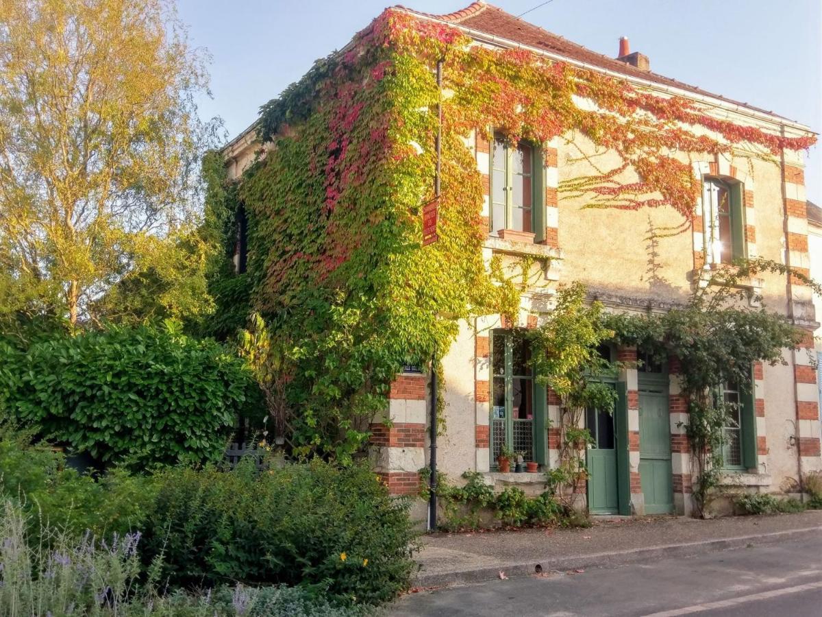 Maison D'Hotes "Les Volets Verts" Et Sa Brocante Ecueille Kültér fotó