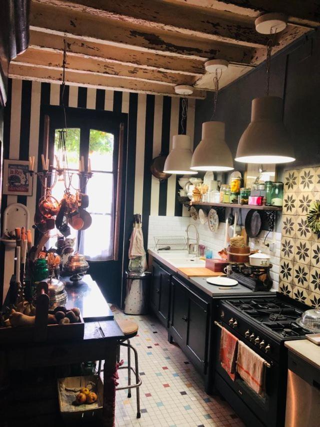 Maison D'Hotes "Les Volets Verts" Et Sa Brocante Ecueille Kültér fotó
