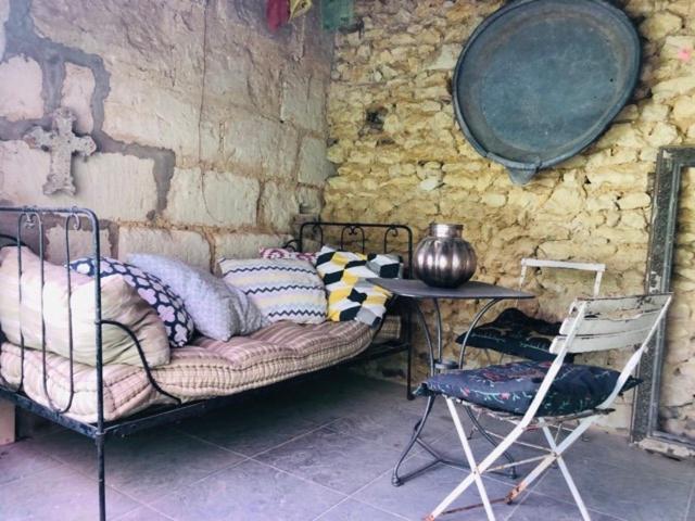 Maison D'Hotes "Les Volets Verts" Et Sa Brocante Ecueille Kültér fotó