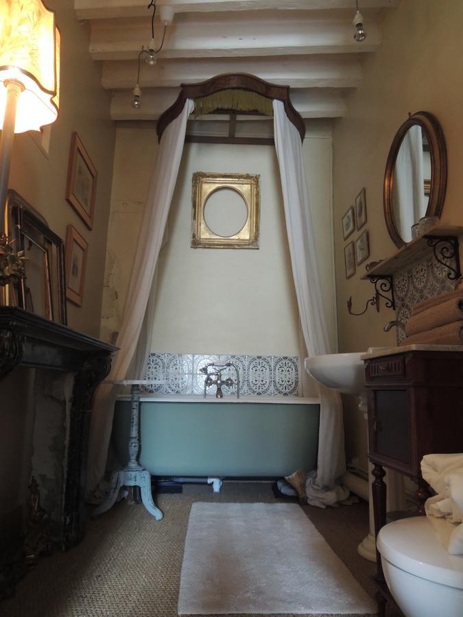Maison D'Hotes "Les Volets Verts" Et Sa Brocante Ecueille Kültér fotó